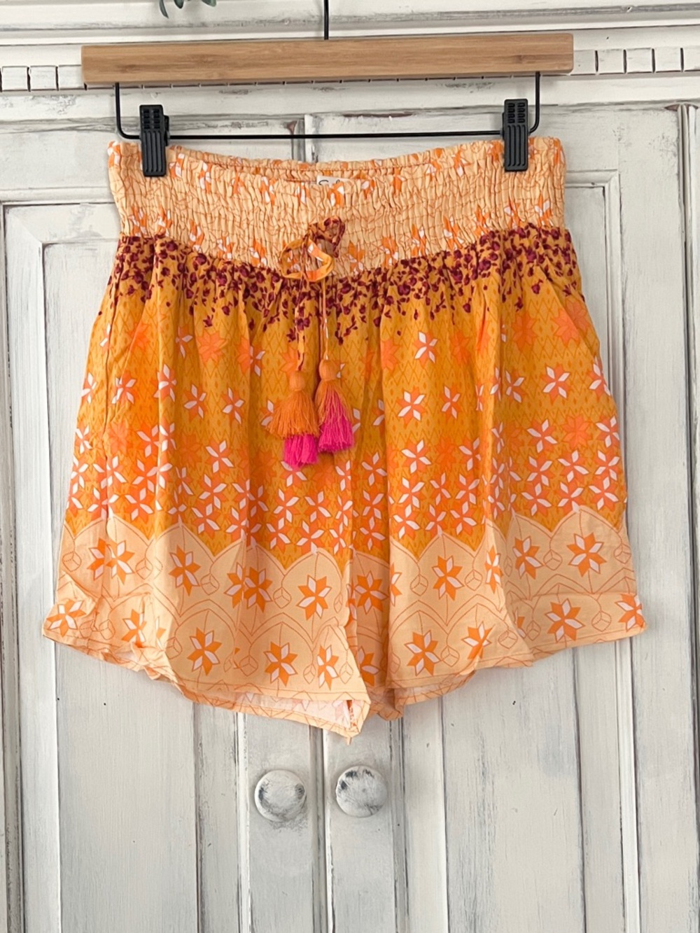 🟠NWT EASEL Boho Elastic Waist Tassel Shorts w/Pockets in Tangerine Print SMALL